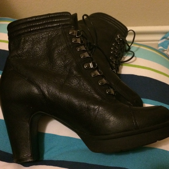 Kenneth Cole boots - Picture 2 of 3