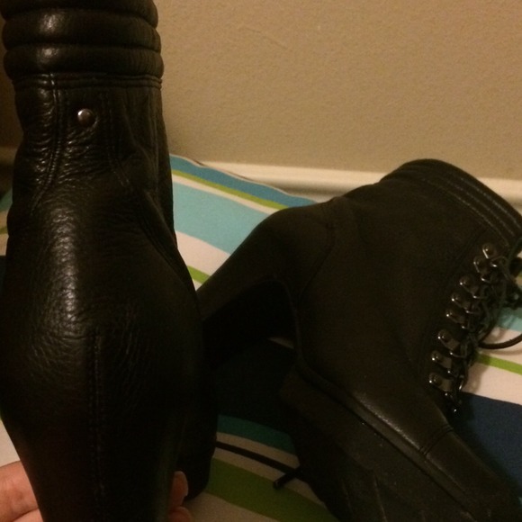 Kenneth Cole boots - Picture 3 of 3