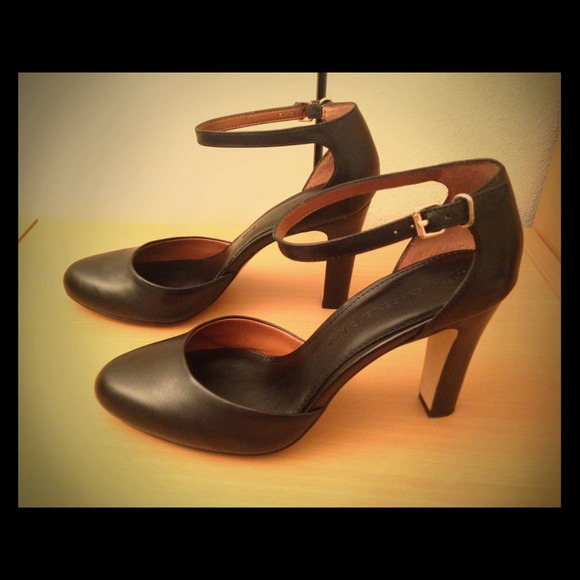 Brand new Banana Republic shoes.