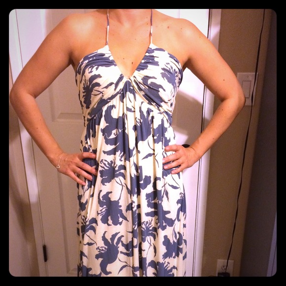 Long, flowing, figure flattering maxi dress!
