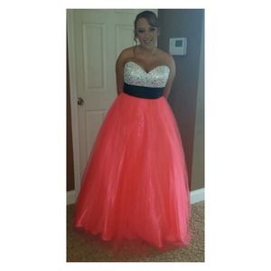 GORGEOUS David's bridal prom dress