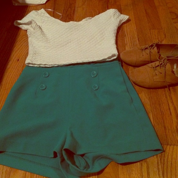 High waisted shorts - Picture 1 of 2