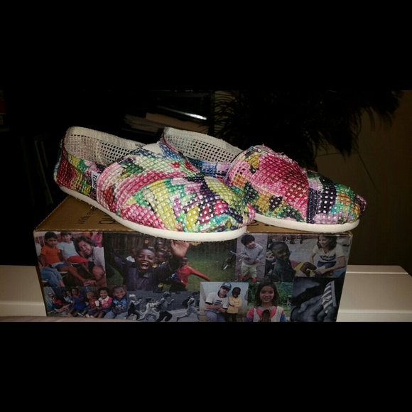 Floral TOMS
