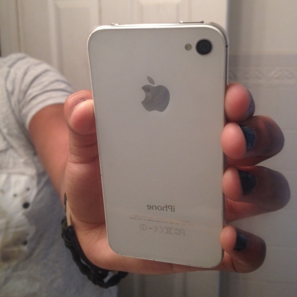 iPhone 4s AT&T With Free Bunny Case !!!!!