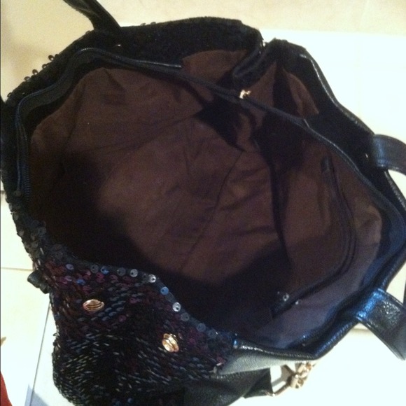 🎉Sold in Bundle🎉Black Sequins & Leather Bag - Picture 3 of 4