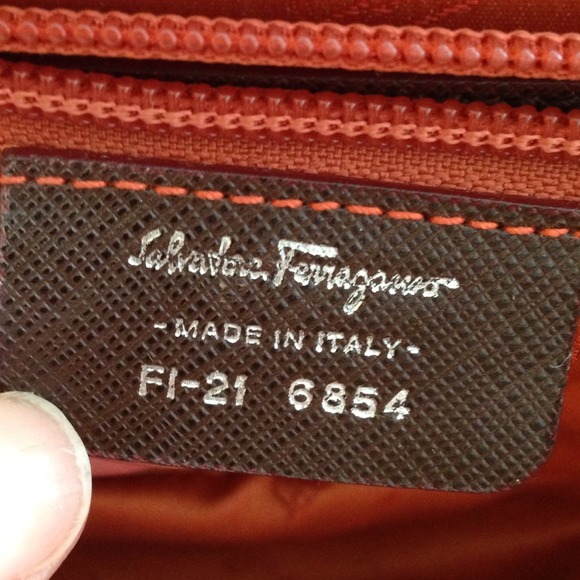 Gorgeous AUTHENTIC Salvatore Ferragamo bag - Picture 3 of 4