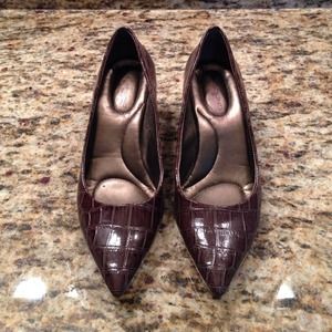 Bandolino B Flexible Brown Croc Print Kitten Heel