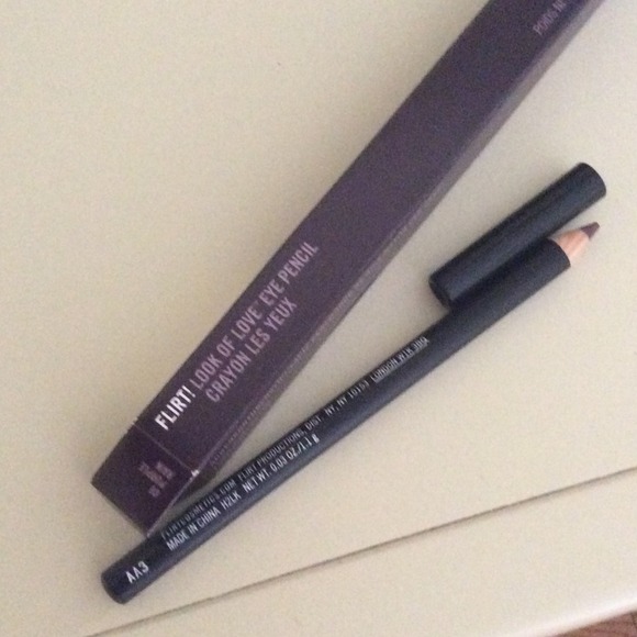Flirt Purple rain eye pencil