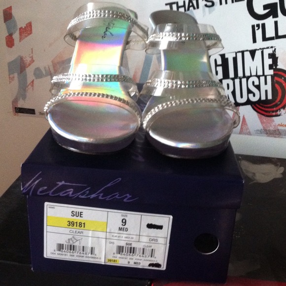 ♦️SOLD♦️Clear crystal strap pageant shoes