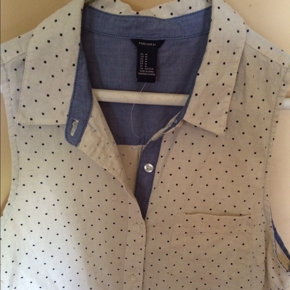 🚫SOLD🚫Forever 21 top white with blue dots medium - Picture 2 of 4