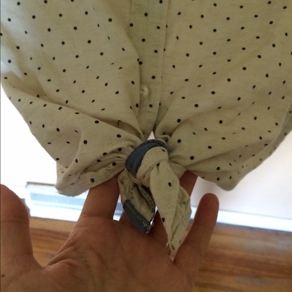 🚫SOLD🚫Forever 21 top white with blue dots medium - Picture 4 of 4