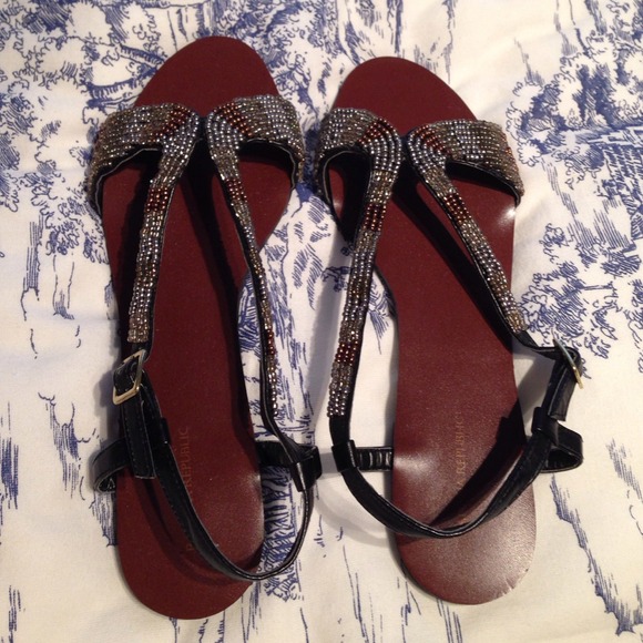 Banana Republic Sandals never worn great condition