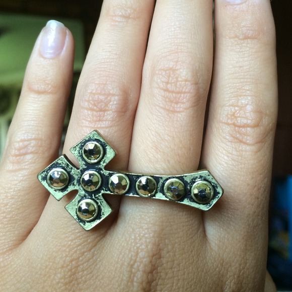 Rebel two finger ring