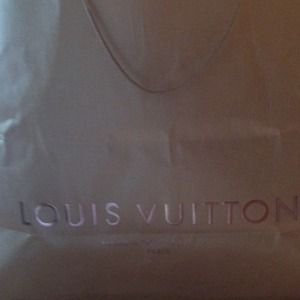 ✂️PRICE CUT✂️Louis Vuitton over size gift bag