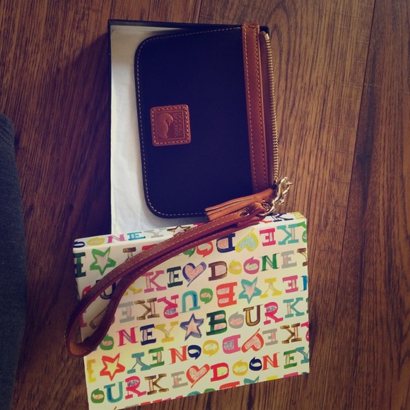 Dooney and bourke wristlet
