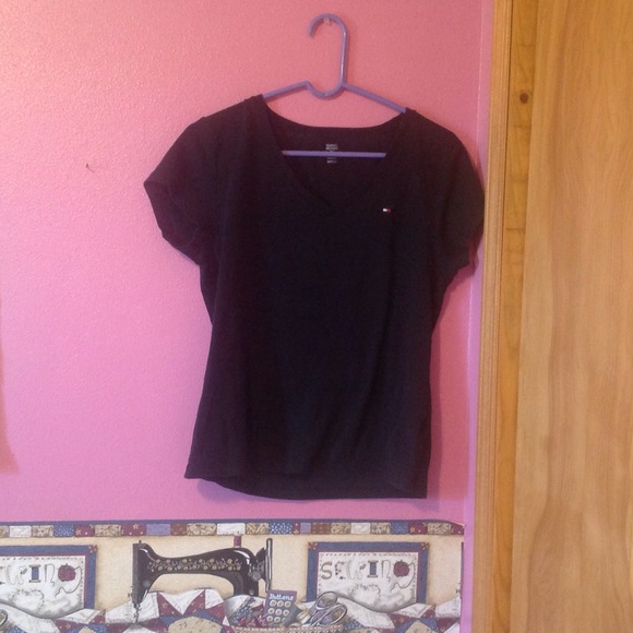 Black Tommy Hilfiger tee.