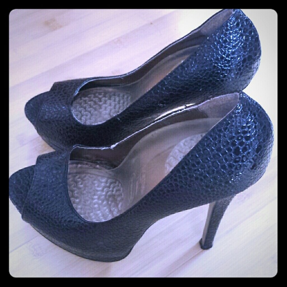 Black Miss Me Heels need an owner to wear!!