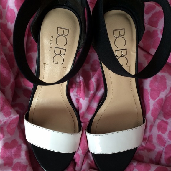 Gorgeous white/black pumps
