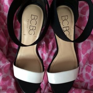 Gorgeous white/black pumps