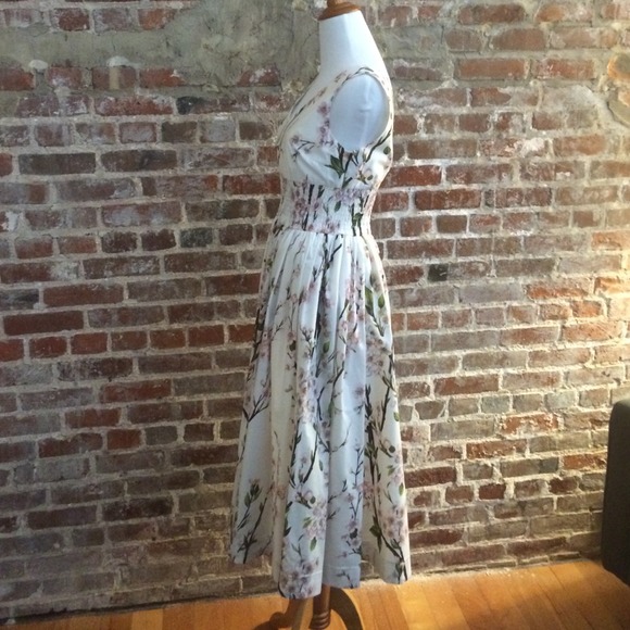 🌺9/8 HP🌺Dolce & Gabbana RUNWAY spring 2014 - Picture 2 of 3