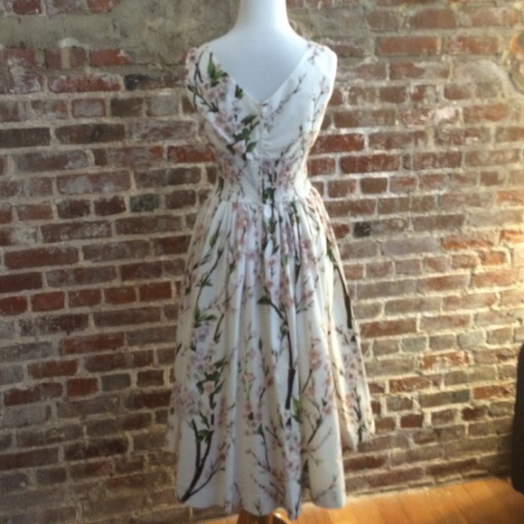 🌺9/8 HP🌺Dolce & Gabbana RUNWAY spring 2014 - Picture 3 of 3