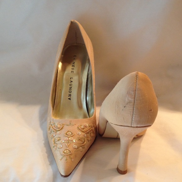 PRICE CUT CHINESE LAUNDRY pumps. - Picture 2 of 4