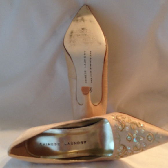 PRICE CUT CHINESE LAUNDRY pumps. - Picture 3 of 4