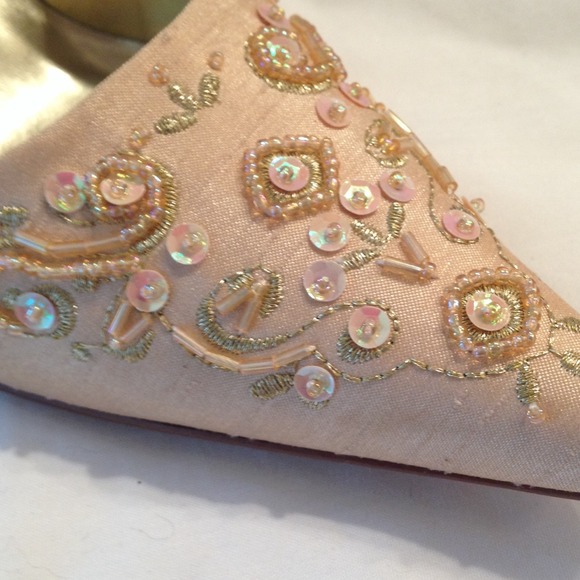 PRICE CUT CHINESE LAUNDRY pumps. - Picture 4 of 4