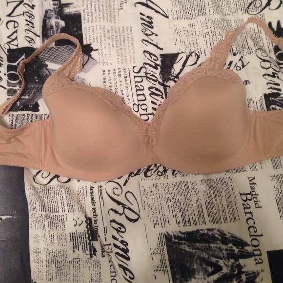 32E nude bra