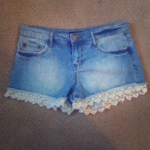 Forever 21 denim lace trim shorts size 0/25
