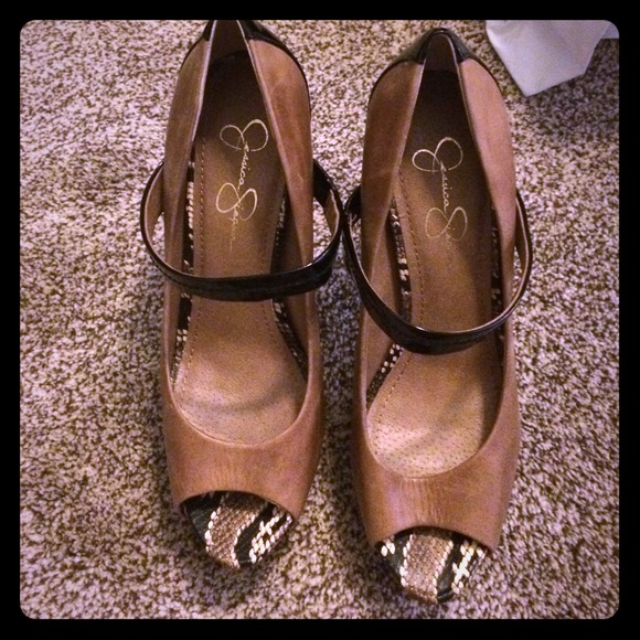 Jessica Simpson snakeskin-detail heels