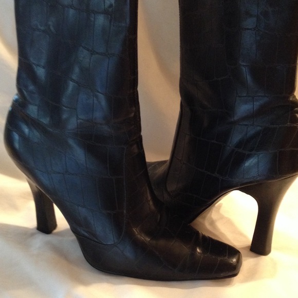 ✂️✂️PRICE CUT✂️✂️Ankle high boots