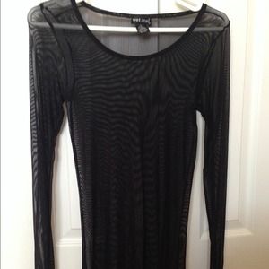 Long-sleeve black shirt