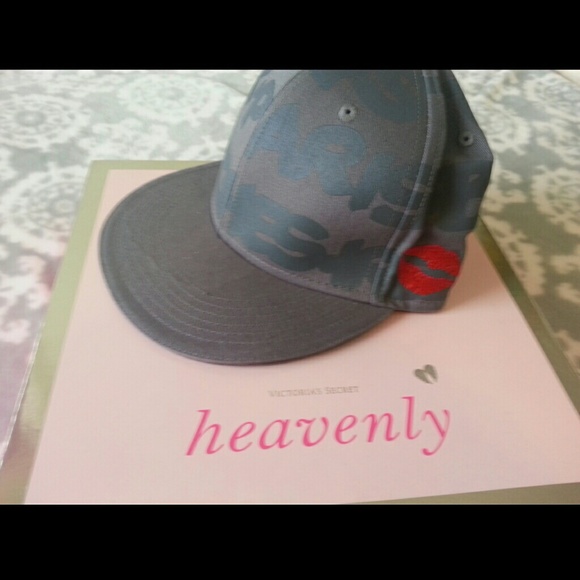 💋MOB KISS PRINT HAT💋