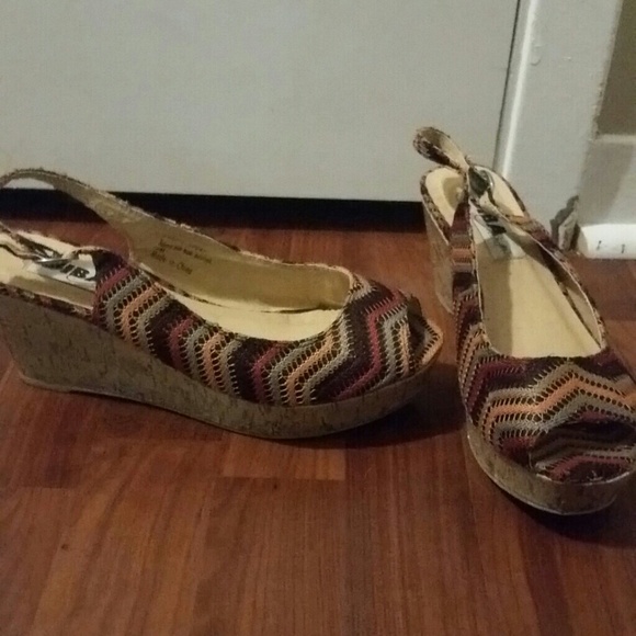 A pair of size 9 wedges