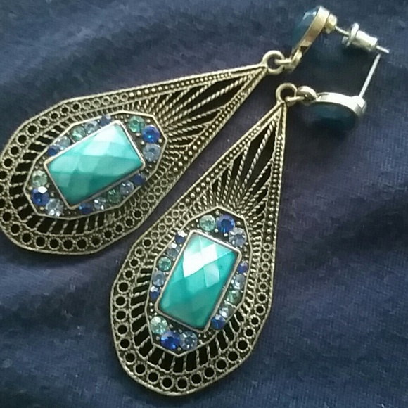 Dressy earring - Picture 1 of 2