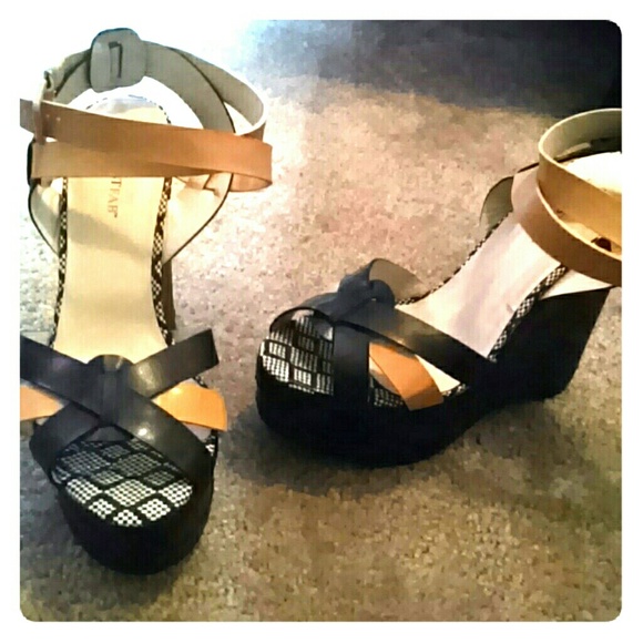 💥Reduced💥JustFab Black & Brown Wedges