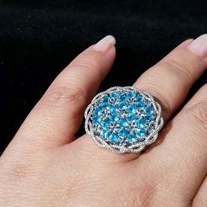 NWOT Blue Flower Ring