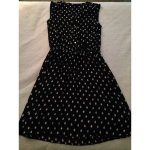 super cute flowy dress.. comes w/ a black belt