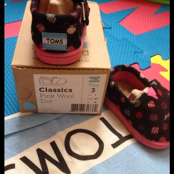 ❤❤SOLD❤❤Baby girl TOMS - Picture 1 of 4
