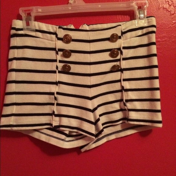 High-waisted nautical shorts