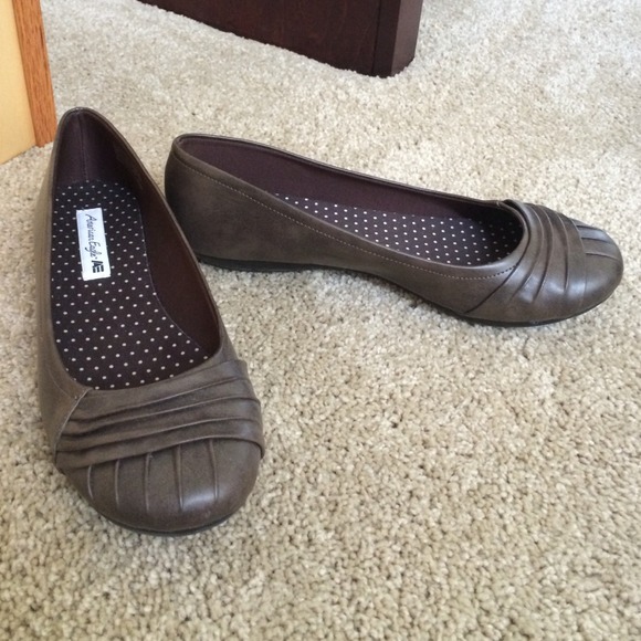 American Eagle brown flats