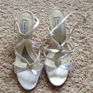 Stunning white formal shoes!