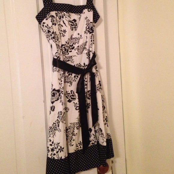 HOST PICK!! 🎉 Black and white dress