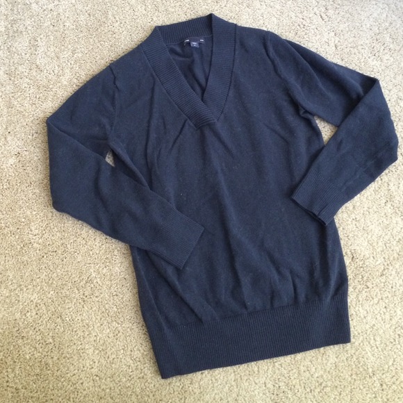 Navy blue v neck sweater