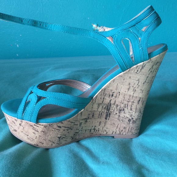 Size 10 Charlotte Russe Wedges. - Picture 3 of 3