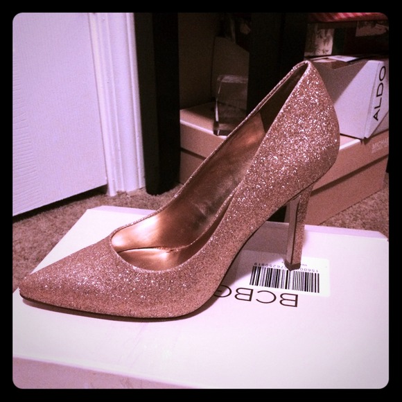 Bcbg gold glitter pumps