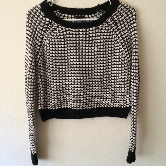 Cropped knit sweater