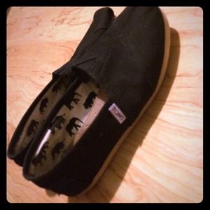 Toms black 7.5