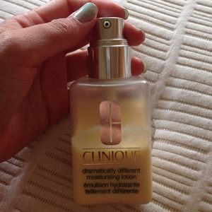 Clinique Dramatically Different Moisturizer